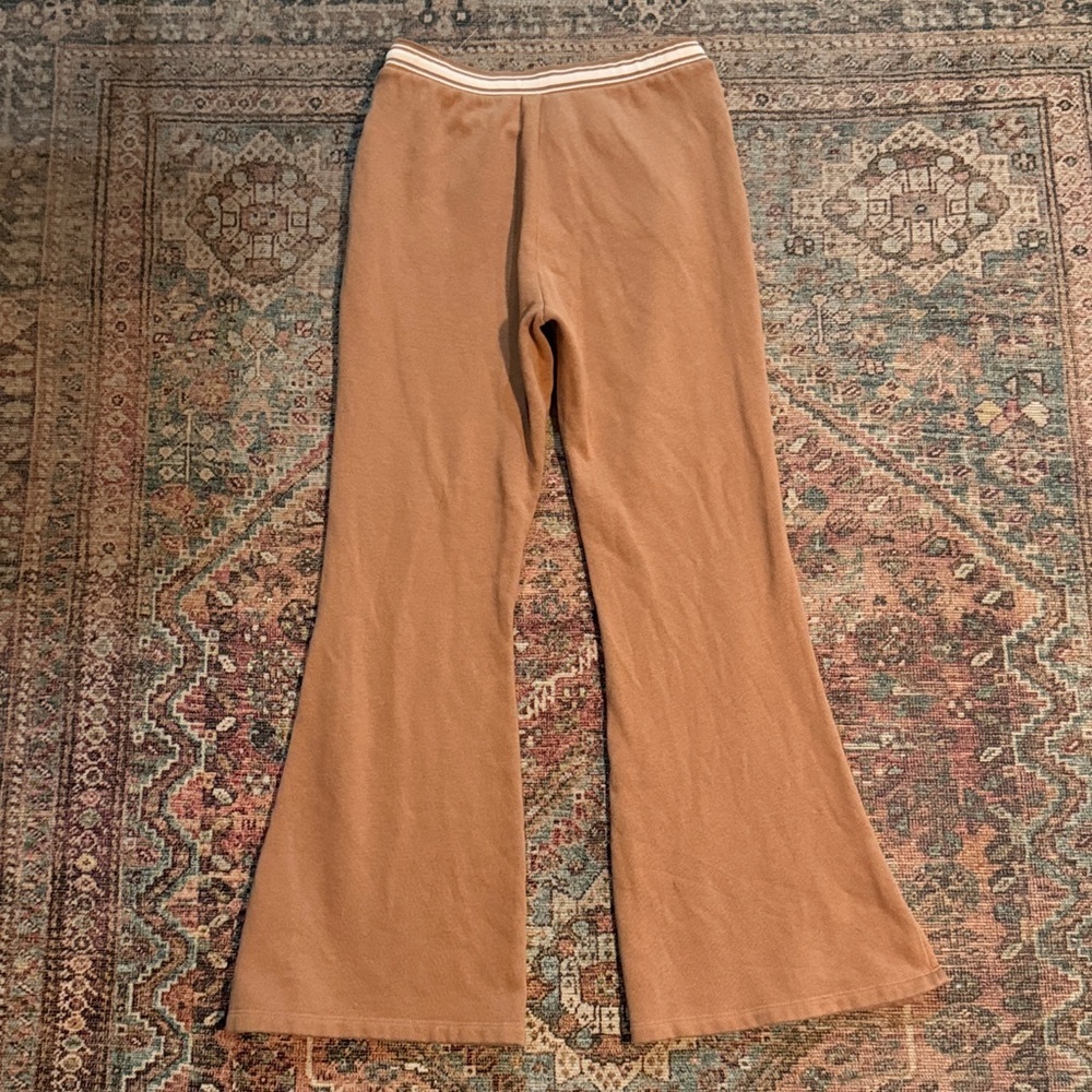Victoria's Secret PINK Like New Ivy Fleece Split Hem Flare Sweatpants in Camel - Picture 6 of 7
